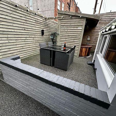 Albert Luxury Hottub & Jacuzzi Apartments Blackpool Exterior photo