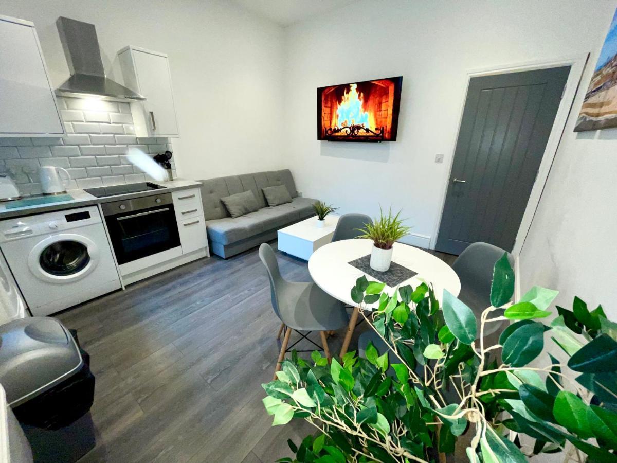 Albert Luxury Hottub & Jacuzzi Apartments Blackpool Exterior photo